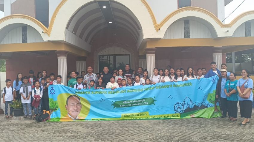 100 Anak Sekolah Minggu HKBP Ramunia Diberangkatkan Anggota DPR RI Maruli Siahaan Wisata Rohani ke Hill Park