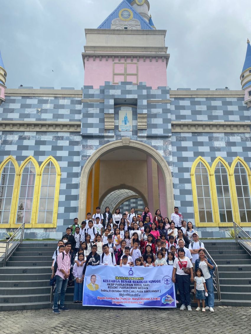 Lagi, Anggota DPR RI Maruli Siahaan Berangkatkan Anak Sekolah Minggu HKBP Parsaoran Wisata Rohani