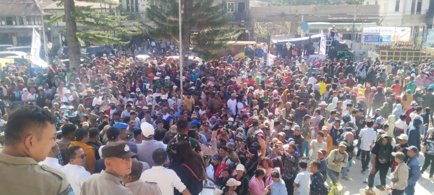 Seruan Ganti Ephorus HKBP Bergaung Di Kantor DPRD Taput