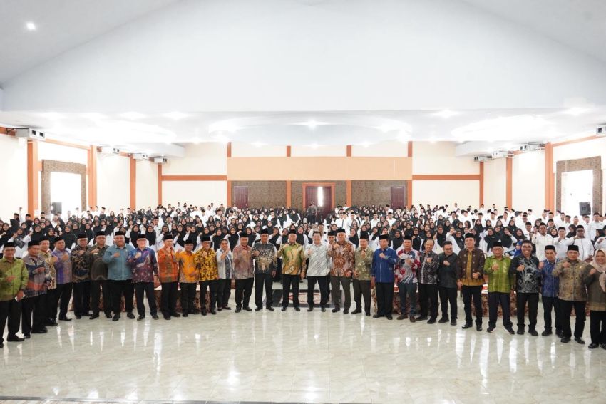 Kabiro SDM Kemenag RI-Kakanwil Kemenagsu Serahkan Penugasan PPPK Redistribusi Tahun 2022-2023