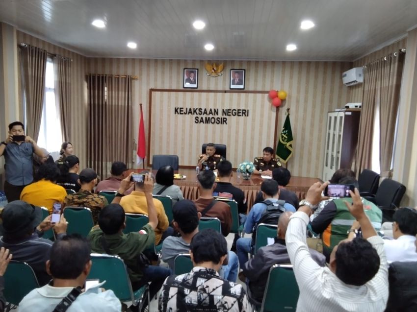 Kejari Samosir Terima Penitipan Barang bukti Uang Perkara Bantuan Sosial T.A 2024 di Sihotang