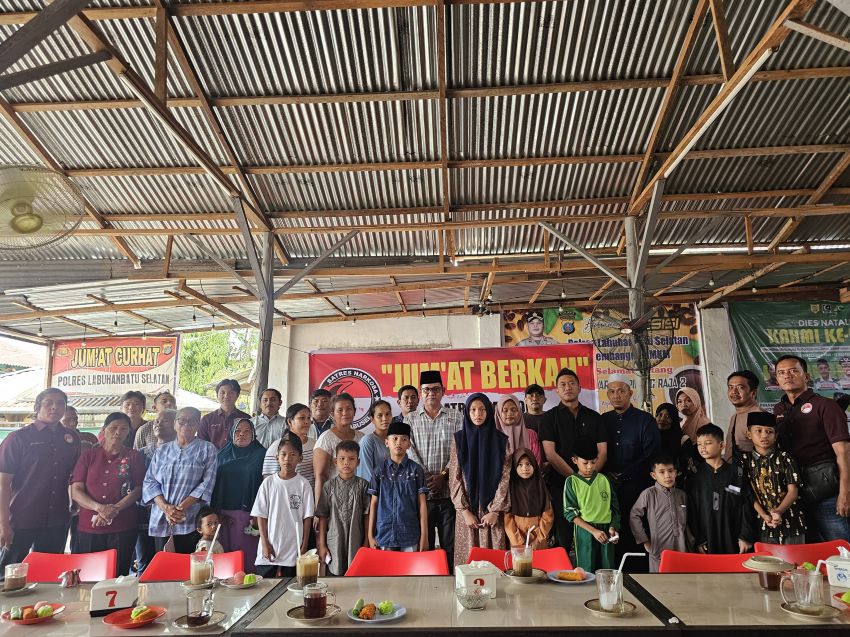Satres Narkoba Polres Labusel Jumat Berkah, Beri Sembako ke Yatim Piatu dan Janda Kurang Mampu