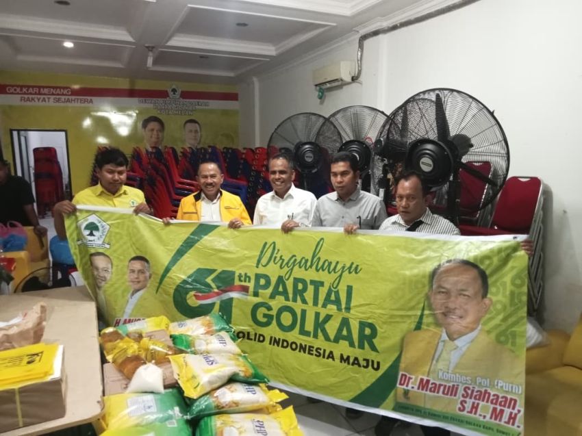 Anggota DPR RI Maruli Siahaan Berikan Sembako di Kantor DPD Golkar Medan