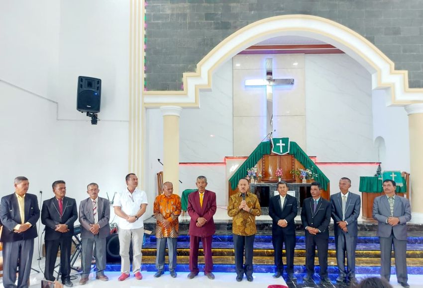 Anggota DPR RI Maruli Siahaan Hadiri Penyerahan Gereja HKBP Bahalimbalo