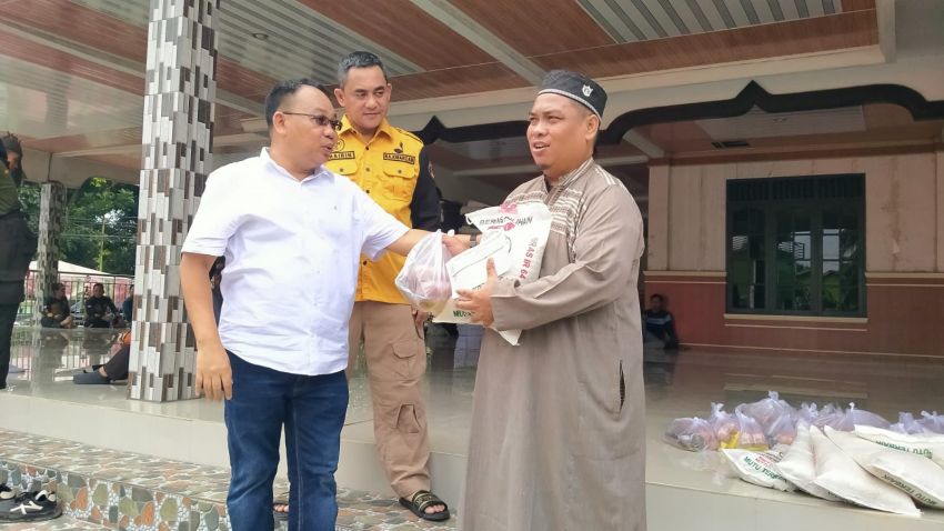 Mantan Walikota Binjai Bantu 4,5 Ton Beras Untuk Korban Banjir