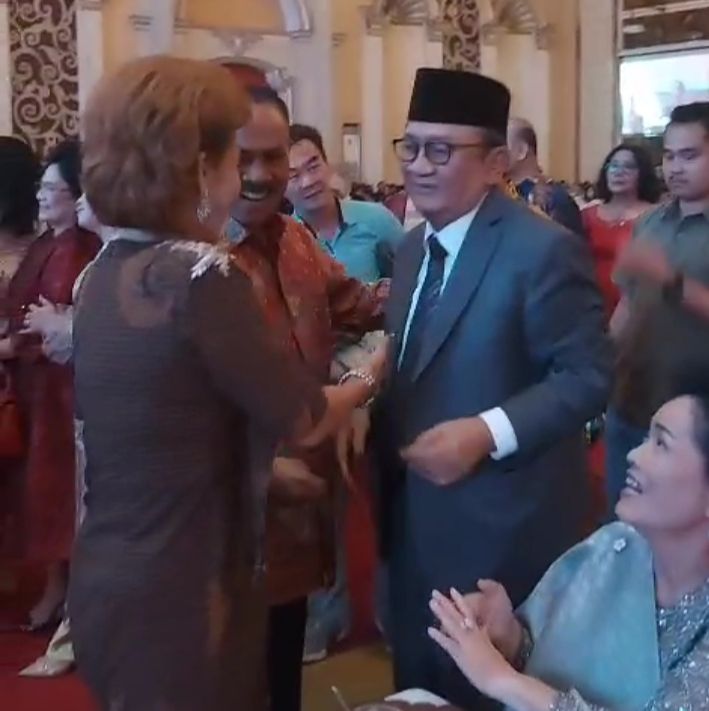 Anggota DPR RI Maruli Siahaan dan Istri Hadiri Syukuran Ultah 75 Tahun Dr RE Nainggolan