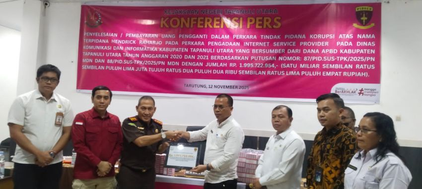 Kejari Taput Kembalikan Uang Kerugian Negara Korupsi Pengadaan Internet Service Provider Rp. 1.995.722.954