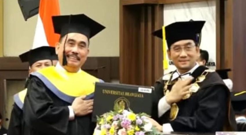 Resmi Sandang Gelar Doktor, Hendrik Sitompul Diwisuda Rektor Universitas Brawijaya Malang