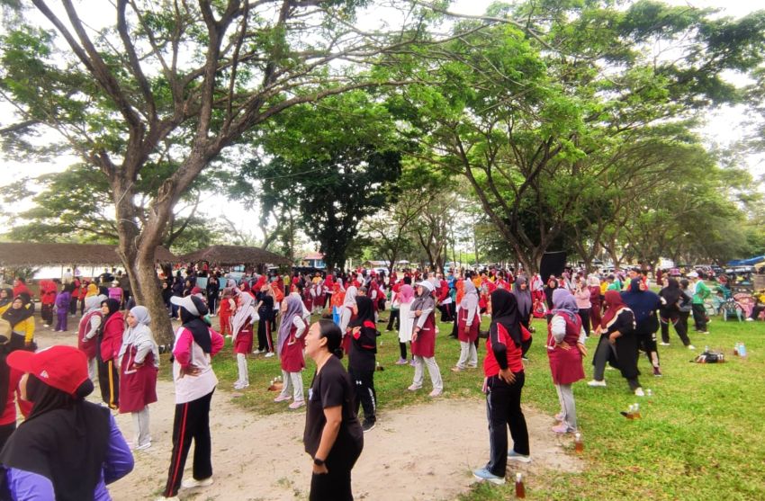 Ratusan Peserta Ramaikan Virtual Run & Powerfit Dalam rangka Hari Ibu di Pantai Cermin Ingah seafood.