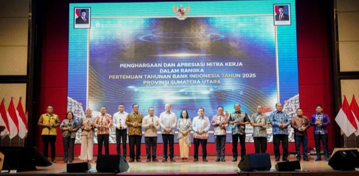 Warga Korban Banjir Bandang Bertahan Hidup Tanpa Bantuan, Bupati Langkat Terima Penghargaan di Hotel Adimulia Medan