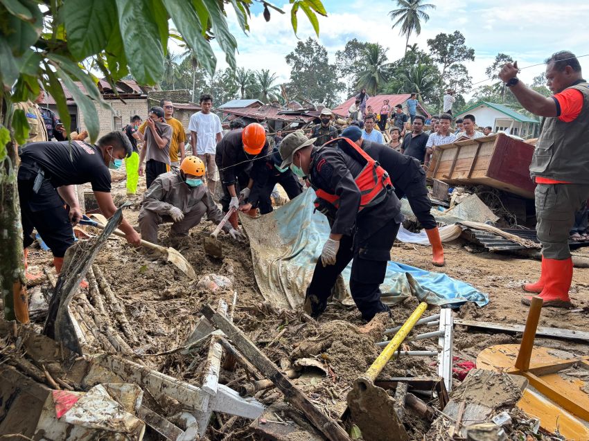 Satu Lagi Korban Meninggal Dunia Bencana Banjir Bandang di Desa Hutagodang Ditemukan