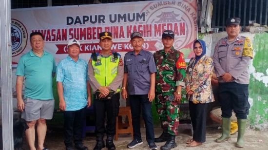 Pengurus Yayasan Sumber Bina Kasih Medan Dirikan Dapur Umum Warga Terdampak Banjir di Delitua dan Namorambe