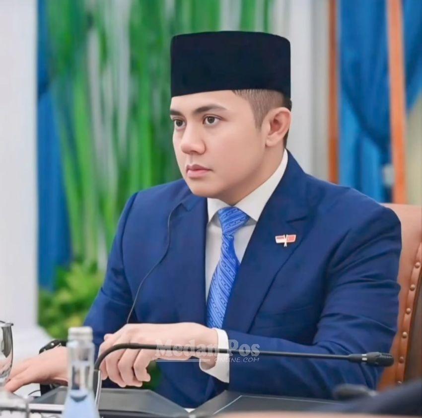 Seskab Teddy Curi Perhatian, Masuk Menteri Paling Dikenal Publik