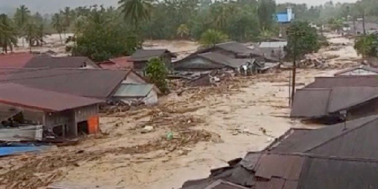 Tragedi Banjir Bandang di Tapanuli Raya, Penrad Siagian: Perusahaan yang Timbulkan Bencana Harus Ditutup