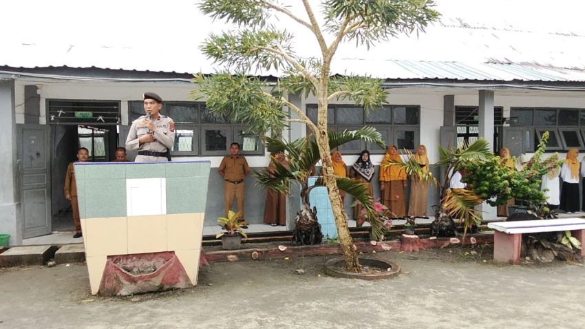 Polsek Pantai Cermin Beri Edukasi Hukum kepada Pelajar SMK N 1 Pantai Cermin