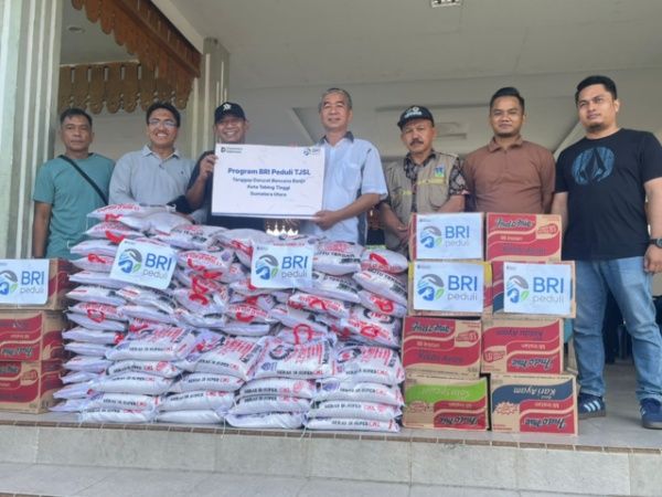 BRI Tebing Tinggi Salurkan Bantuan Bahan Pokok Bagi Warga Terdampak Banjir