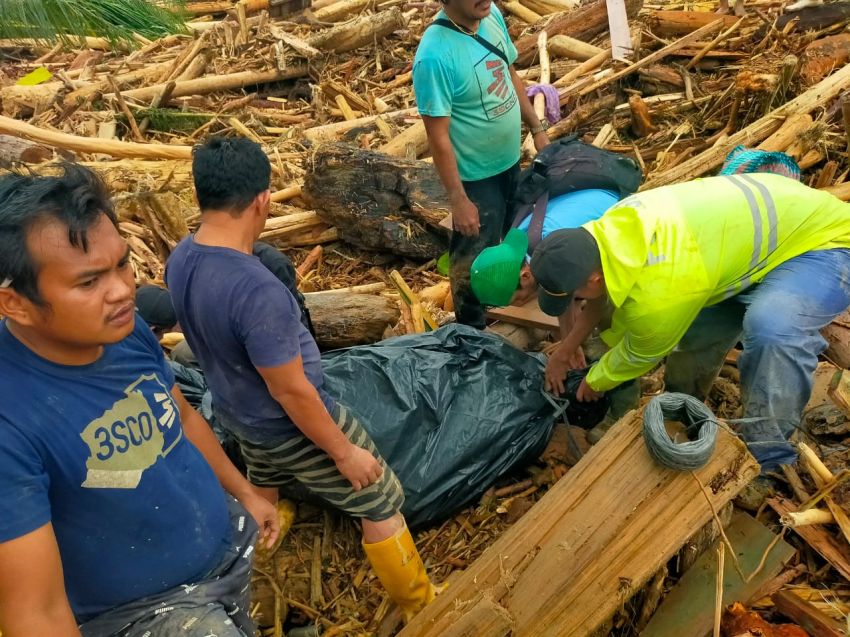 Banjir dan Longsor Tapteng Tewaskan 47 Orang, Akses Wilayah Putus Total