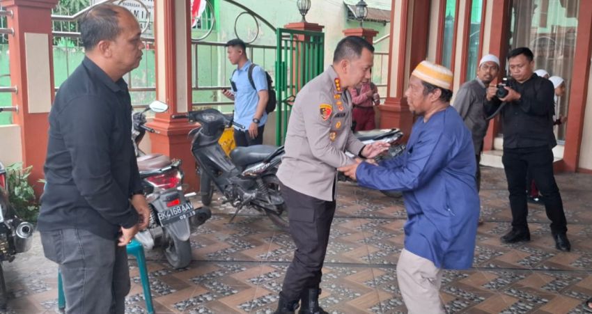 Kapolrestabes Medan Sampaikan Rasa Duka Wafatnya Orangtua Wartawan Metro TV : Semoga Keluarga Tabah