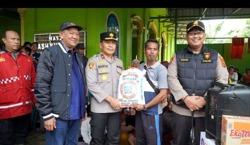 Bupati Syah Afandin Terus Salurkan Bantuan untuk Warga Terdampak Banjir Di Hinai