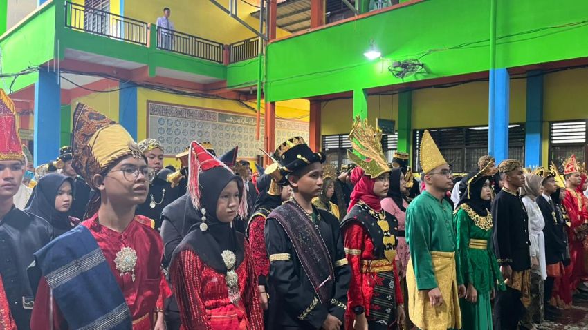 MAN 1 Medan Peringati Hari Guru Nasional 80, Reza Faisal : Mari ‘Merawat Semesta Dengan Cinta’