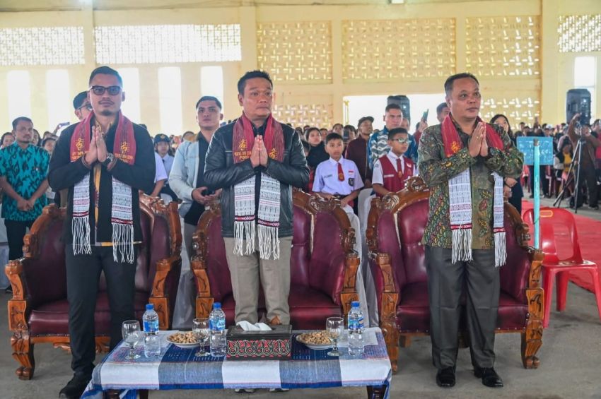 Bupati Humbahas Hadiri Pentas Seni UPT SMP N 1 Doloksanggul