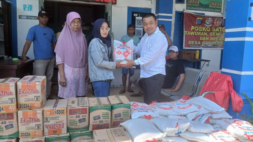 Misnan Aljawi Bantu Sembako Untuk Korban Banjir Di Bandar Setia