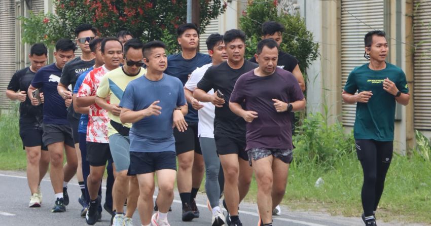 Kapolrestabes Medan Olahraga Lari Pagi Sambil Kampaye Hidup Sehat