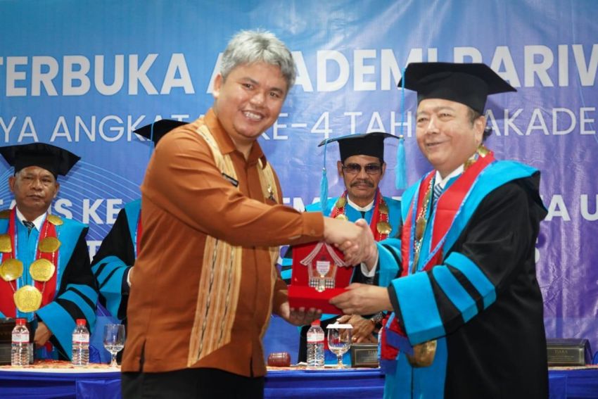 Wabup Taput Deny Lumbantoruan Ajak Lulusan PT Sigap Hadapi Perkembangan Teknologi Memasuki Era Revolusi 4.0