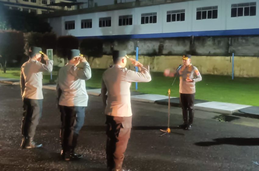Kapolrestabes Medan Pimpin Apel Dibawah Gerimis Malam : Tidak ada Ruang Bagi Pelaku Kejahatan