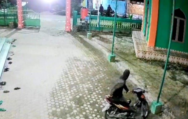 Aksi Pencurian Motor Saat Salat Subuh di Masjid Kembali Terjadi di Tanah Rendah Batu Bara