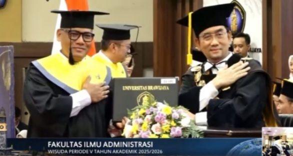 Brigjen Pol Gidion Raih Gelar Doktor, Wakapolri Sampaikan Apresiasi : Disertasinya Bisa Menjadi Contoh Bagi Penyelesaian Anak