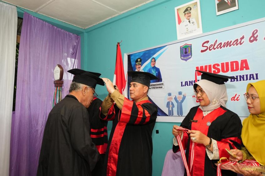 Semangat Tak Mengenal Usia: Binjai Wisuda 28 Lansia Sekolah Surya Senja Mandiri