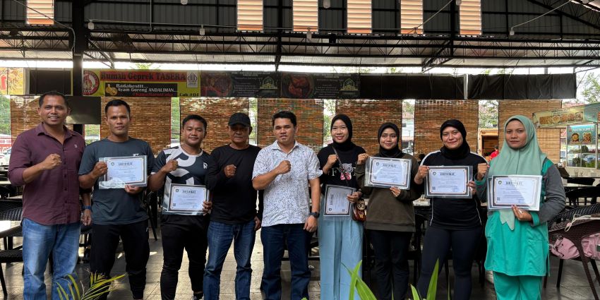 Pengkot Pertina Medan Serahkan Sertifikat Hakim Tinju Daerah Angkatan Tahun 2025