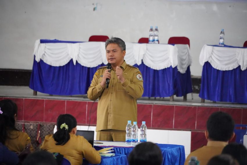 Wabup Taput Deny Lumbantoruan Buka Workshop Penerapan Teknologi AI dalam Pendidikan untuk Guru