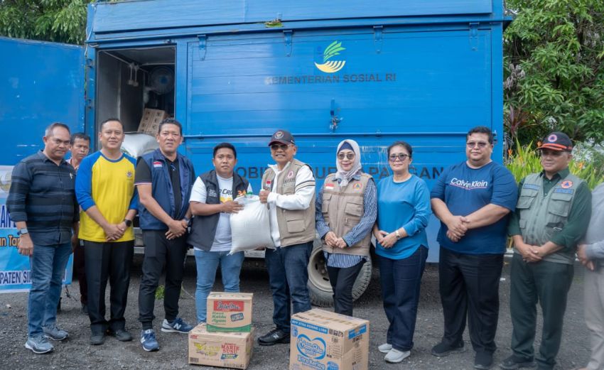 Bupati Simalungun Serahkan Bantuan Kemanusiaan Kepada Korban Bencana di Tapteng