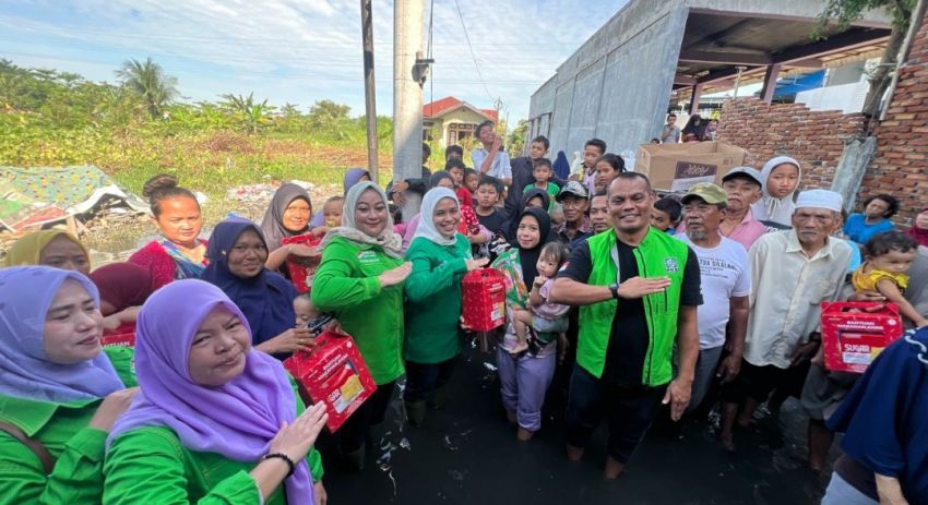 Hj Roma Uli Silalahi Bikin Dapur Umum Untuk Warga Terdampak Banjir