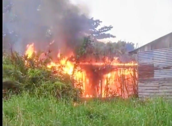 Satu Rumah Hangus Terbakar di Desa Pahang Talawi