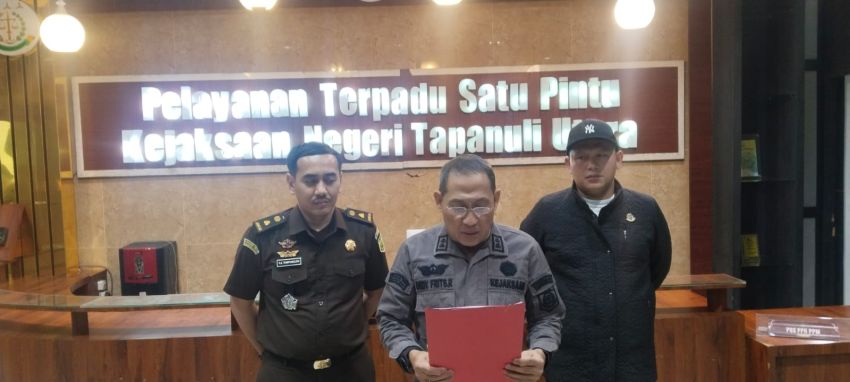 Kejari Taput Tahan Kades Hutalontung - Muara Atas Dugaan Korupsi DD dan ADD Tahun 2023/2024