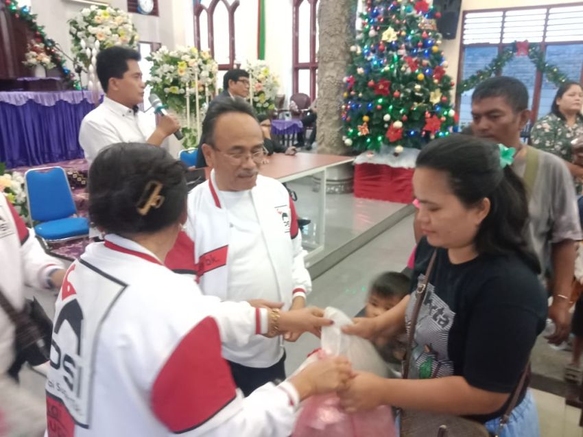 Peduli Dengan Masyarakat, Godfried Lubis Salurkan Bantuan Sembako 120 Paket Kepada Jemaat HKBP Seksama Terdampak Koban Banjir