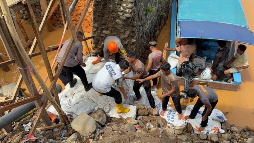 Kapolda Sumut Atensikan Bangun Jembatan Penghubung Pandan-Pinang Sori Tapteng