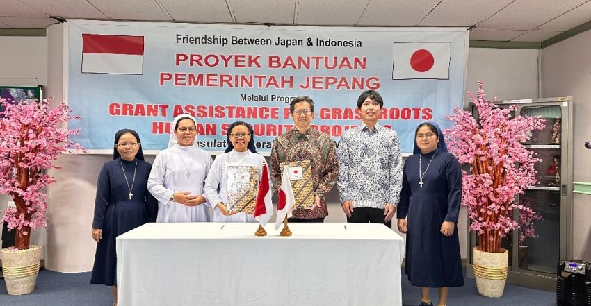 Pemerintah Jepang Hibahkan Mobil Ambulans untuk Warga Habinsaran Toba