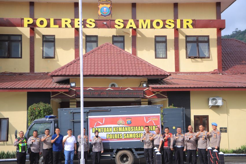 Polres Samosir Salurkan Bantuan Kemanusiaan Untuk Masyarakat Terdampak Bencana di Sumatera Utara
