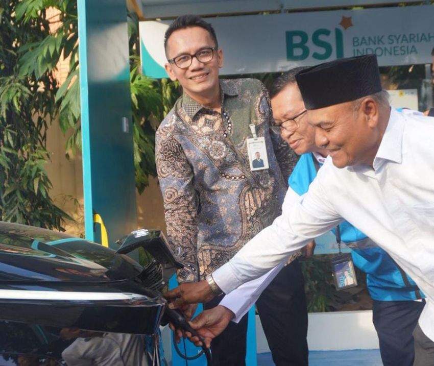 BSI & PLN Hadirkan SPKLU Berbasis Masjid di Medan, Dorong Konsep 'Green Mosque&rsquo;