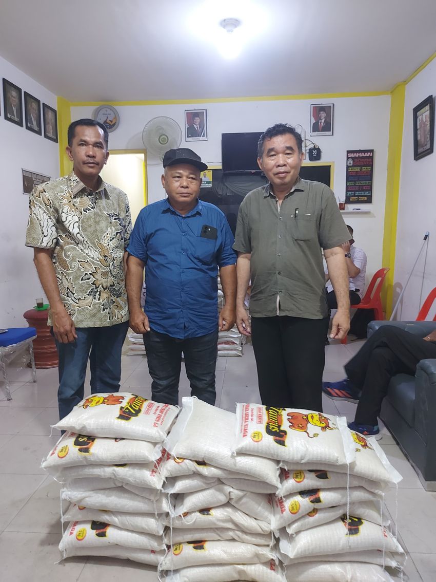 Anggota DPR RI Maruli Siahaan Berikan Bantuan Warga  Jemaat HKI dan HKBP Terdampak Banjir di Medan