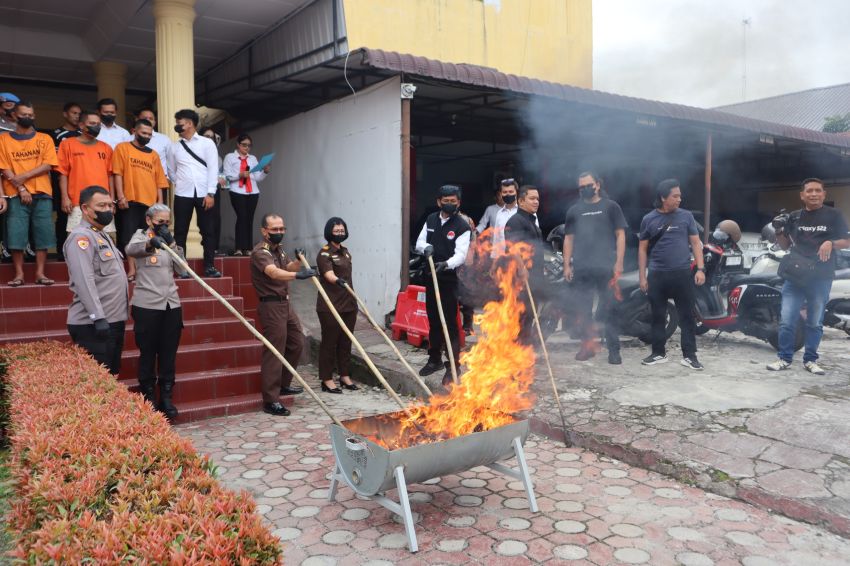 Kapolres Pematangsiantar Pimpin Pemusnahan Barang Bukti Ganja 1.906,85 Gram