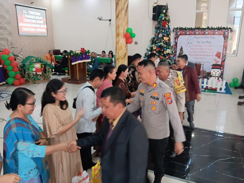 Dalam Rangka Minggu Kasih, Polsek Tanjung Morawa Bantu Sembako Kepada Jemaat GerejaTerdampak Bencana Banjir