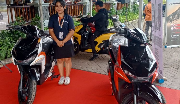 Dipenghujung Tahun 2025, Motor Listrik Sprinto Menyapa Warga Medan