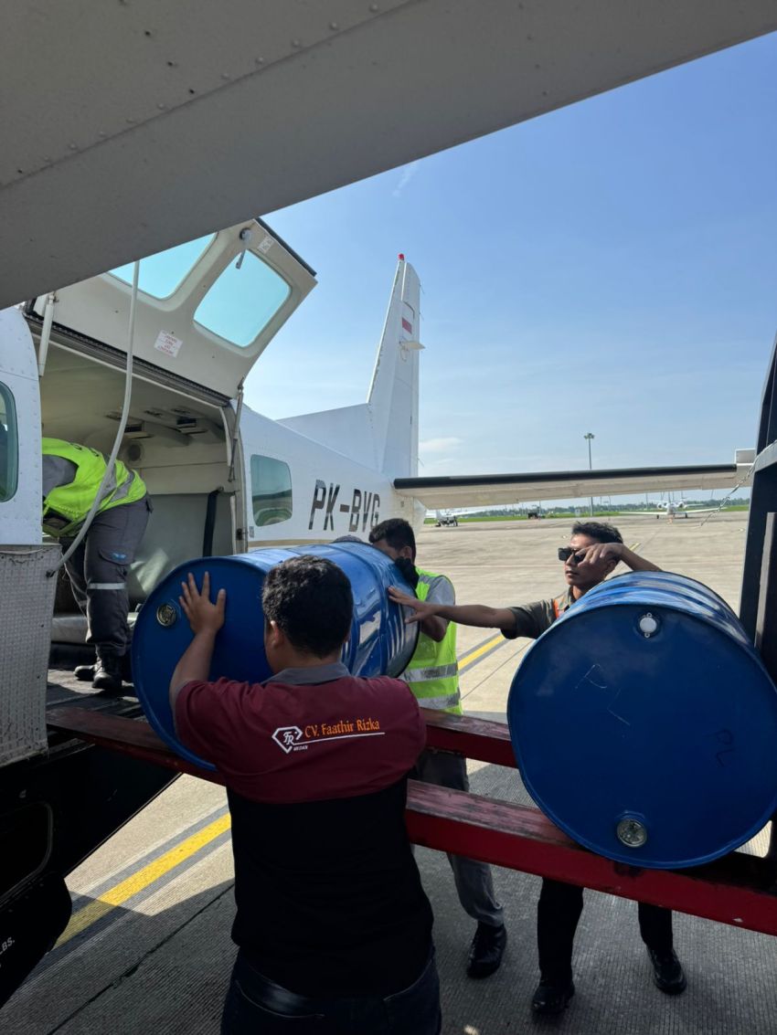 Pertamina Patra Niaga Salurkan BBM Menggunakan Pesawat Perintis ke Wilayah Terdampak Bencana di Bener Meriah dan Aceh Tengah