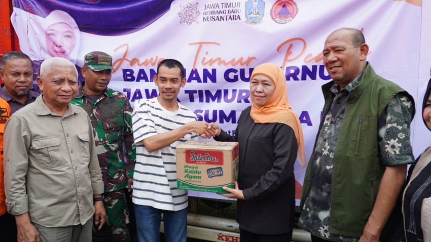Bupati Syah Afandin dan Gubernur Jatim Khofifah Pantau Kondisi Pengungsi Banjir di Langkat
