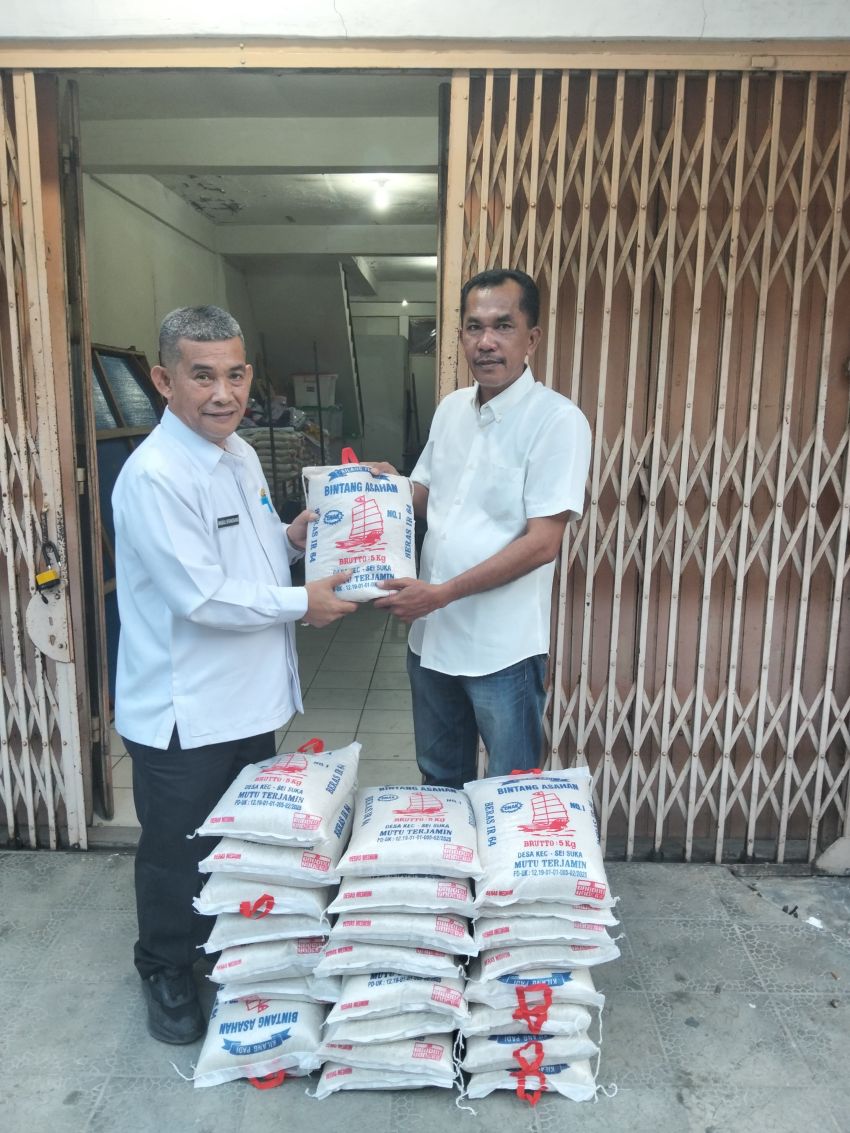 Di Momen Suka Cita Natal, Tim Relawan Palito dan Rumah Aspirasi Maruli Berikan Bantuan Kepada Jemaat HKBP Korban Banjir